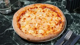 Pizza quattro formagi 1+1