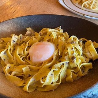 Tagliatelle Con Crema Di Tartufo Nero E Uovo A 63 Gradi