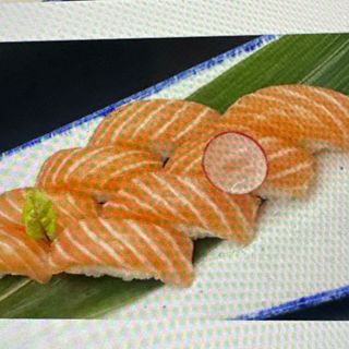 39. Nigiri solo salmone