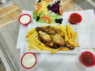 1/2 Pollo A L'Ast Con Patatas Y Ensalada De Atún