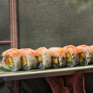 Crudo roll uramaki