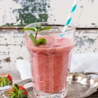 Batido De Fresas Y Uva