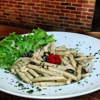 Domaće šurlice sa gamberima i maslinama