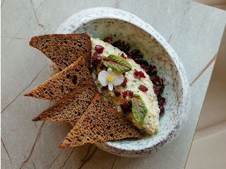 Форшмак з яблуком та вʼяленою журавлиною (180g)