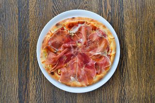 Пица Прошуто Крудо
