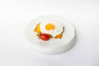 Cotlet de porc copt cu cheddar si ou ochi