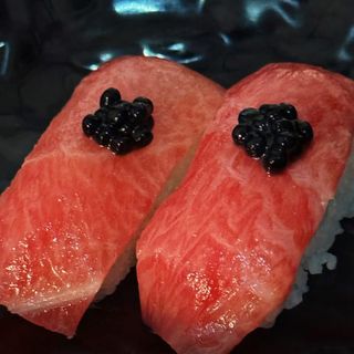2 psz De Nigiris Ventrexca  Con Caviar Negro