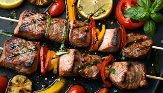 Spada di filetto di manzo marinato con salsa bbq