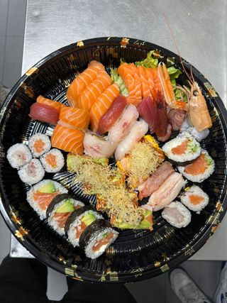 511. Vassoio sushi luxury - 80pezzi