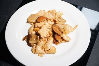 52. Pollo funghi e bambù