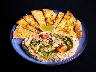 Хумус з фокачею з пармезаном (300\150g)