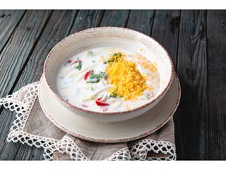 Supă rece de mațoni (lapte acru) cu ou