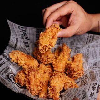 Zestaw dla ekipy - 25 skrzydełek + 3 sosy