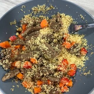 Couscous de ternera con verduras (ración)