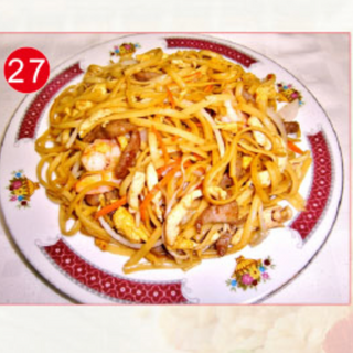 27. Tallarines Fritos Con Tres Delicias