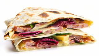 Piadina con porchetta, radicchio e scamorza