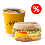 ფრეშ მაფინი კვერცხით და ყავა