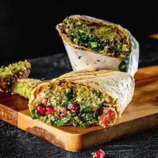 Falafel cu hummus si salata maidanos
