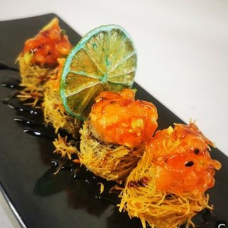 173. Uramaki di Nidi salmone (4 Pezzi)