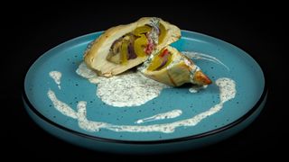 Piept de pui umplut cu hribi, sos mãrar