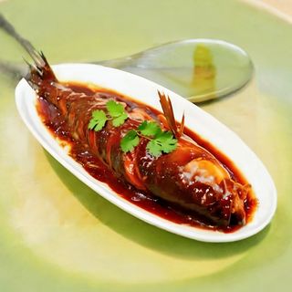 76Целый сазан жареный 红烧鲤鱼