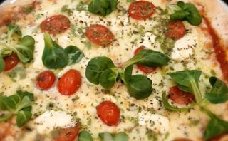 Pizza De Pesto (29cm.)