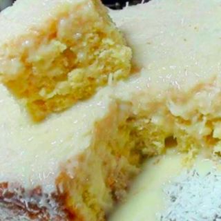 Bolo de Côco com leite condensado 