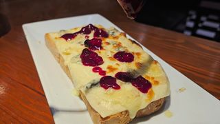 Tostada De Queso Fundido