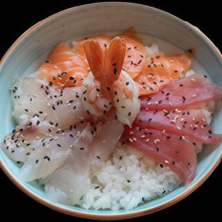Chirashi sushi