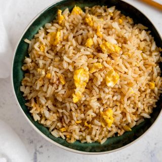 Arroz frito con huevo 