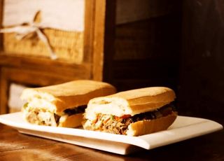 Ղաուրմա սենդվիչ Ghavourma Beef Sandwich 