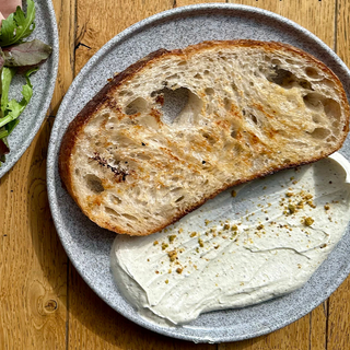 Солодовий хліб зі збитим  маслом (135г)