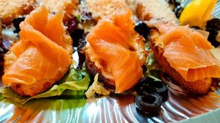 Crostini al salmone