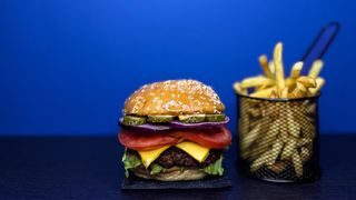 Old school burger + pomfrit