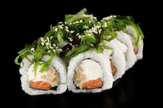 Рол ХІЯШІ з омлетом та лососем (300гр)