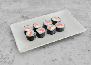 Maki de salmón y queso crema