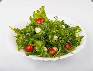 Руккола с морепродуктами (250г)