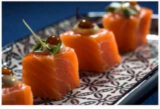 Dados De Salmón Marinados