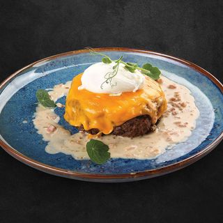 Carne tocata cu ou posat