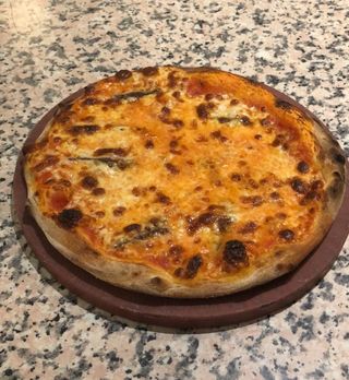Pizza de anchoas 6