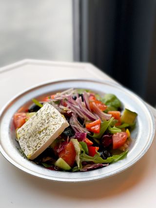 Салат із свіжих овочів з сиром Фета 