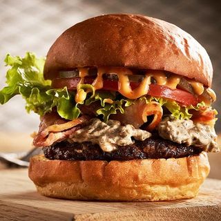 Фирменный бургер "Томирис" из мраморной говядины