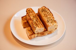 Pan de focaccia con aceite y orégano