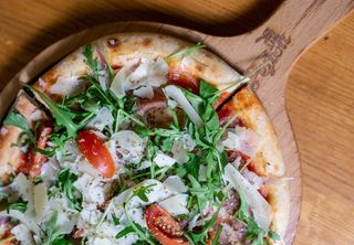 Pejton rukola & pršuta pizza