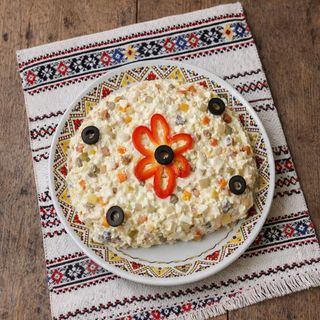 Salată de Boeuf cu piept de pui. Beuf salad.