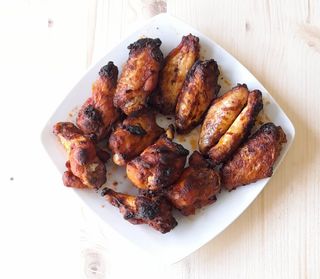 12 COSCE E FUSI DI POLLO* PICCANTI COTTI AL FORNO + SALSE