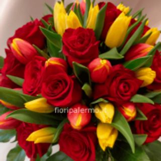 tulipani con rose rosse