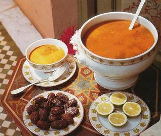 Harira, Dattes, Frites, Œuf & Pain