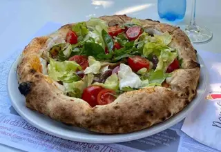 Pizza Insalatosa