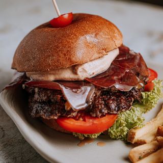 La Ibérica Burger